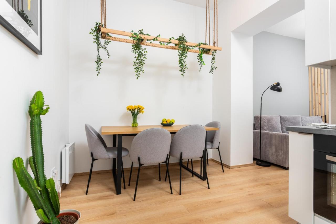 Modern Centrally Located Apartments - By Upstairs Kraków Eksteriør billede