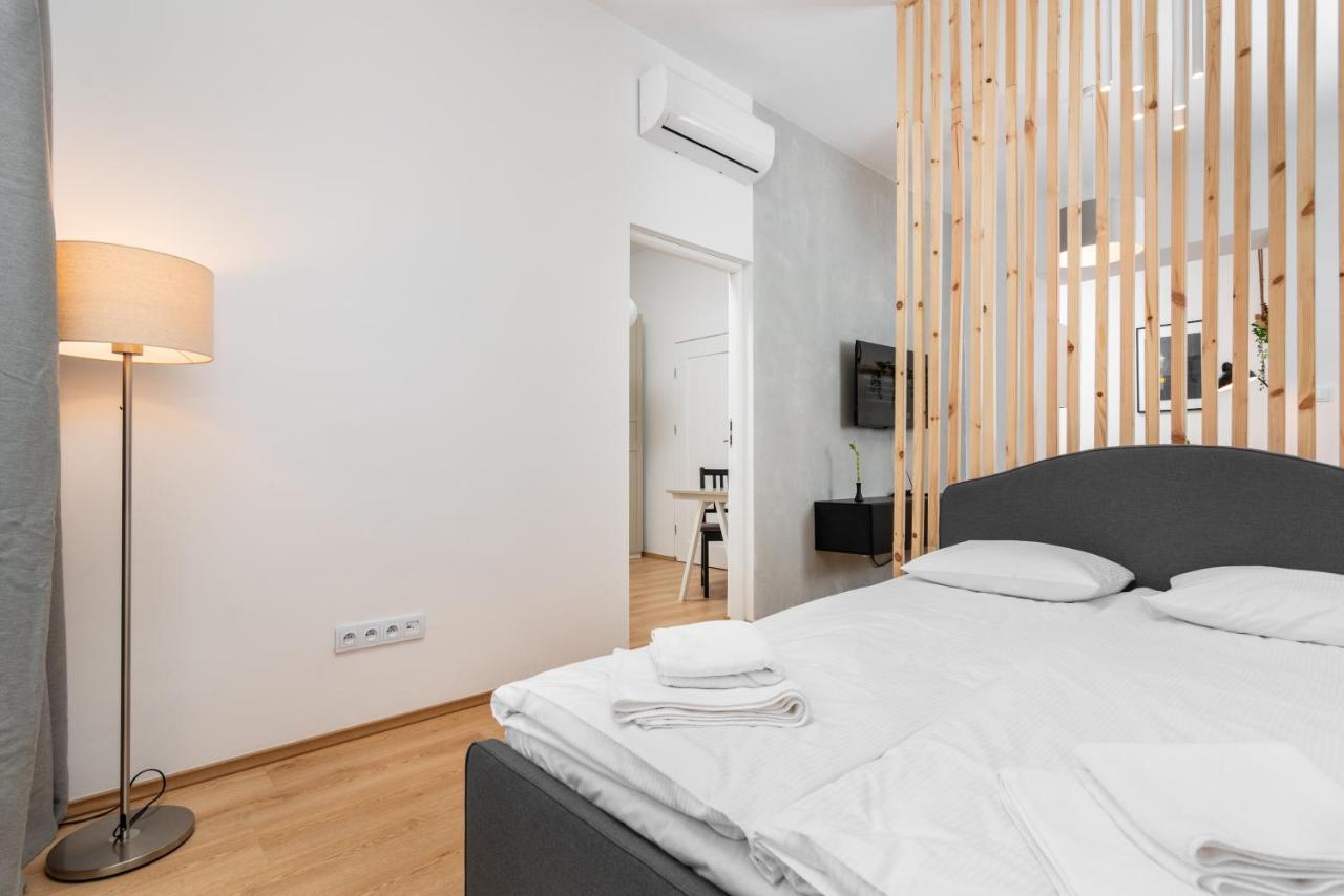 Modern Centrally Located Apartments - By Upstairs Kraków Eksteriør billede